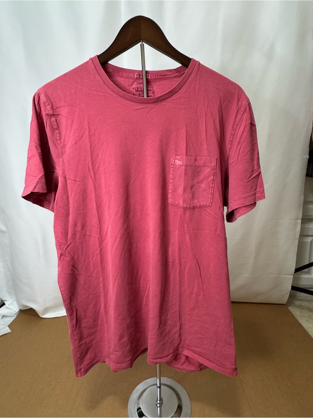 Abercrombie & Fitch Pink Short-Sleeve Pocket Tee men’s large